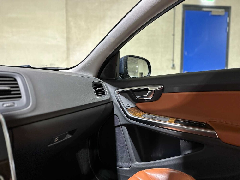 Volvo V60 2.4 D6 AWD Plug-In Hybrid Summum 286PS 2014, 4-TJX-19