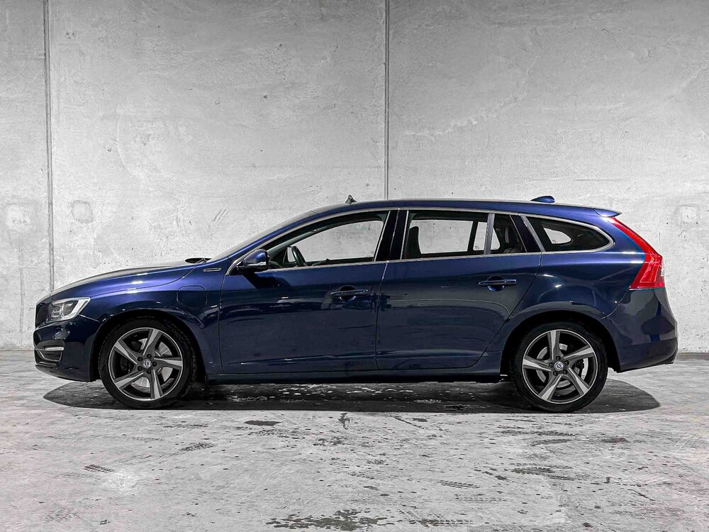 Volvo V60 2.4 D6 AWD Plug-In Hybrid Summum 286PS 2014, 4-TJX-19