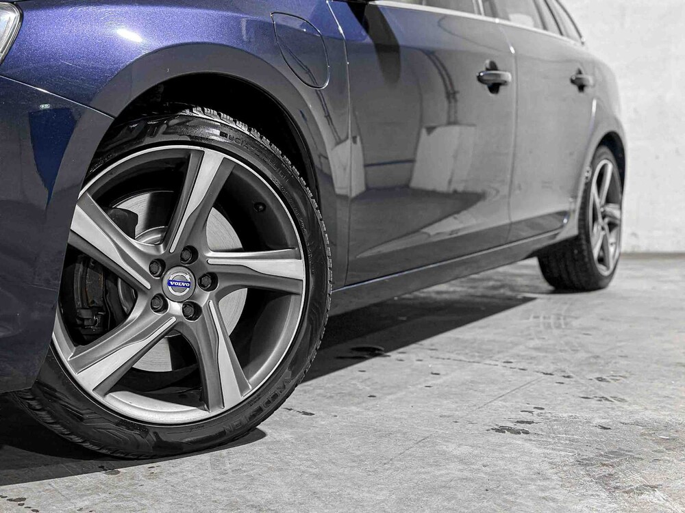 Volvo V60 2.4 D6 AWD Plug-In Hybrid Summum 286PS 2014, 4-TJX-19