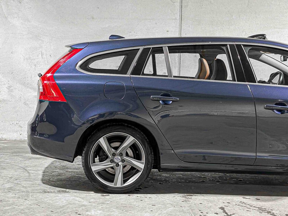 Volvo V60 2.4 D6 AWD Plug-In Hybrid Summum 286PS 2014, 4-TJX-19