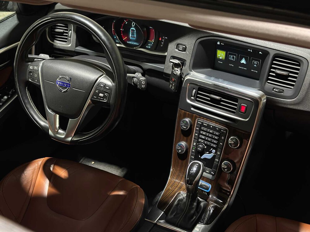 Volvo V60 2.4 D6 AWD Plug-In Hybrid Summum 286PS 2014, 4-TJX-19