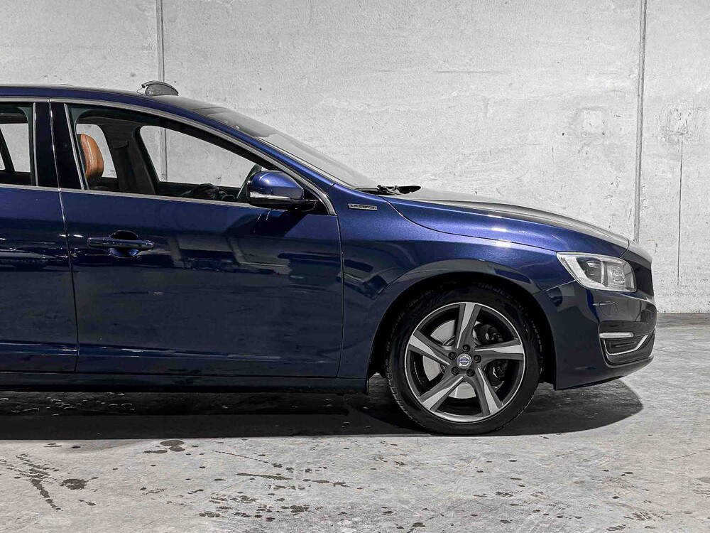 Volvo V60 2.4 D6 AWD Plug-In Hybrid Summum 286PS 2014, 4-TJX-19