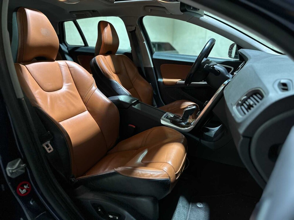 Volvo V60 2.4 D6 AWD Plug-In Hybrid Summum 286PS 2014, 4-TJX-19