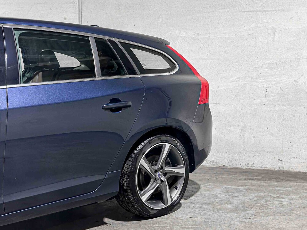 Volvo V60 2.4 D6 AWD Plug-In Hybrid Summum 286PS 2014, 4-TJX-19