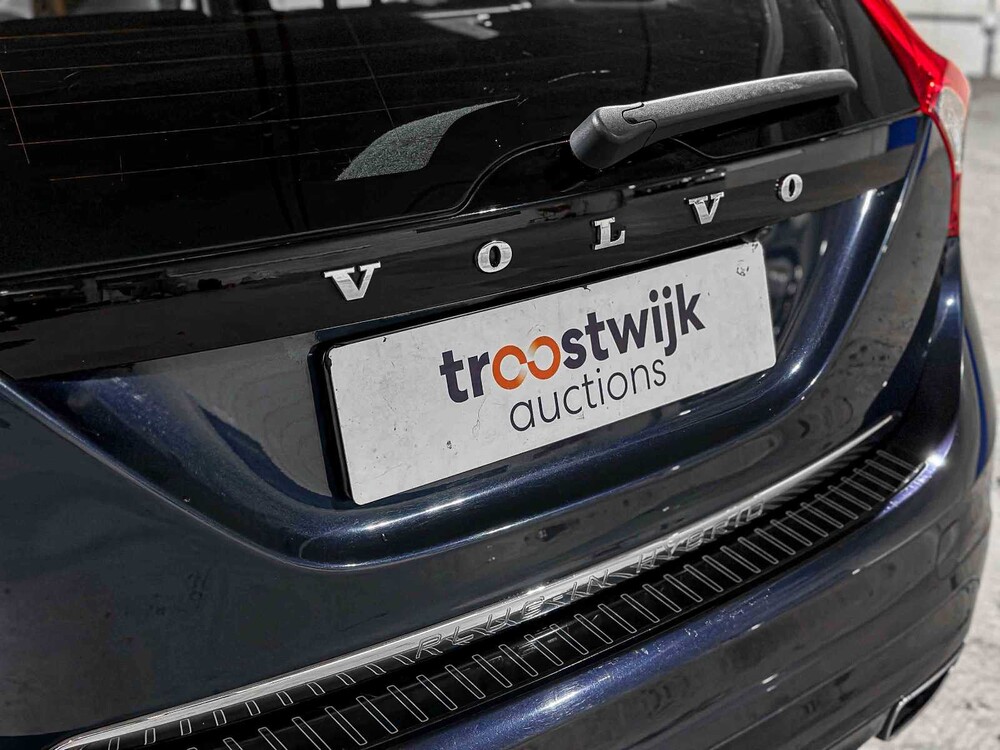 Volvo V60 2.4 D6 AWD Plug-In Hybrid Summum 286PS 2014, 4-TJX-19