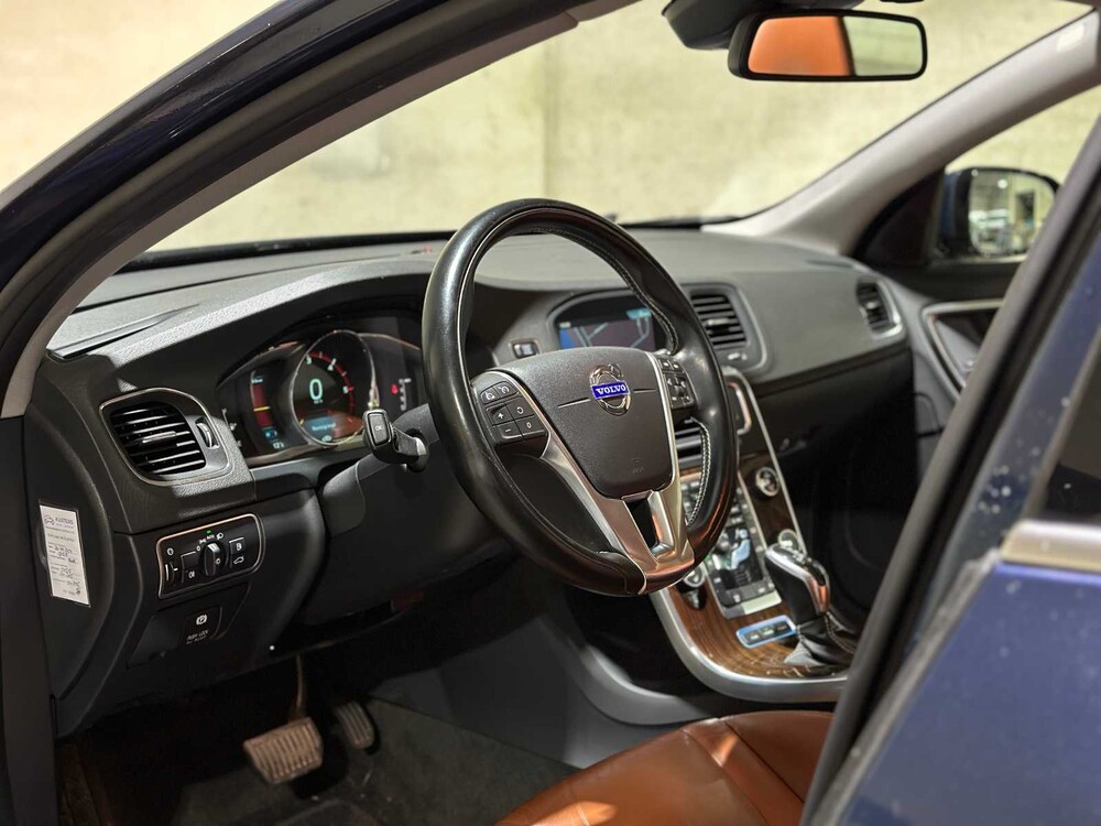 Volvo V60 2.4 D6 AWD Plug-In Hybrid Summum 286PS 2014, 4-TJX-19