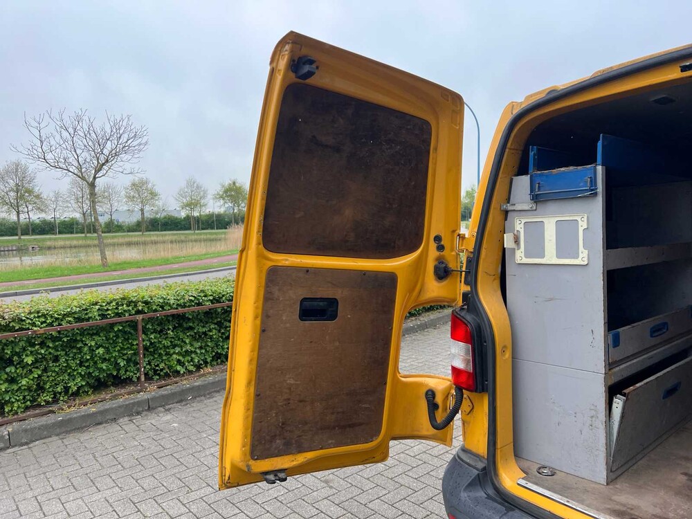 Volkswagen Transporter 2.0 TDI 102pk 2013, VD-223-D