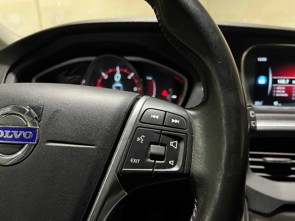 Volvo V40 2.0 D2 Momentum 120PS 2015, GH-539-N