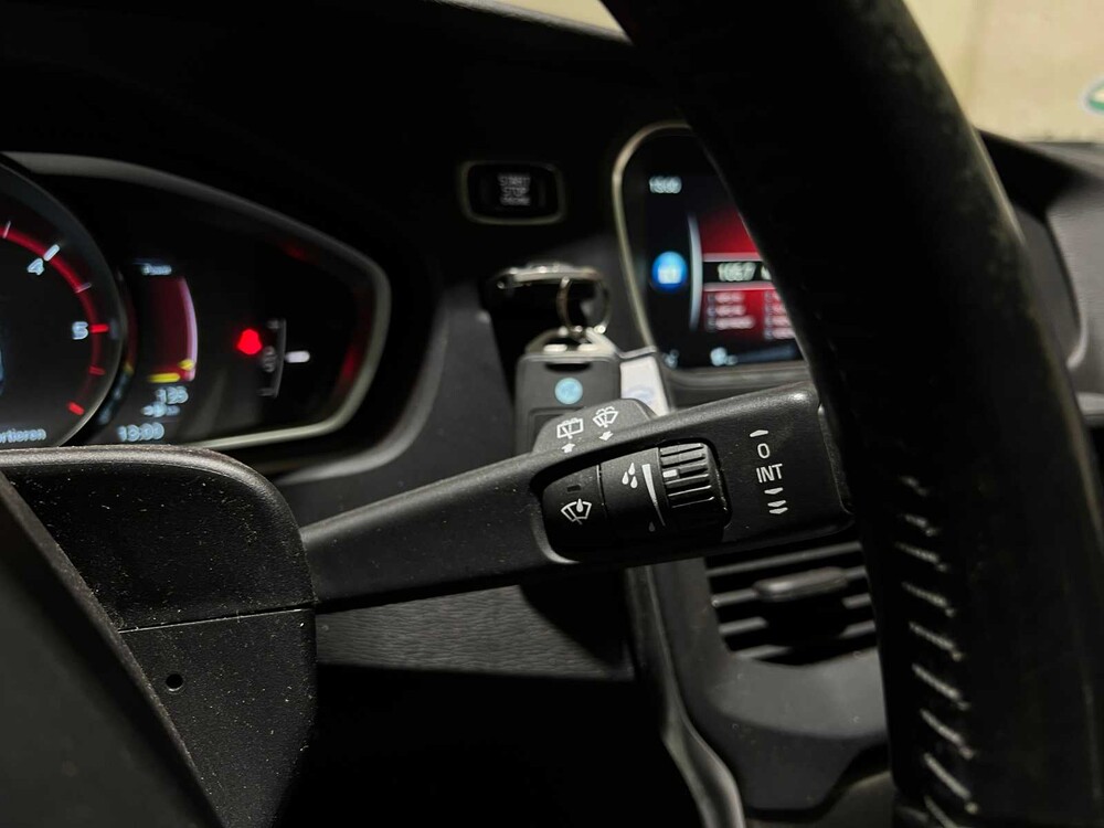 Volvo V40 2.0 D2 Momentum 120PS 2015, GH-539-N