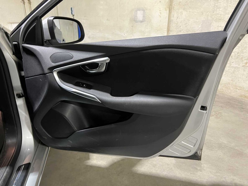 Volvo V40 2.0 D2 Momentum 120PS 2015, GH-539-N