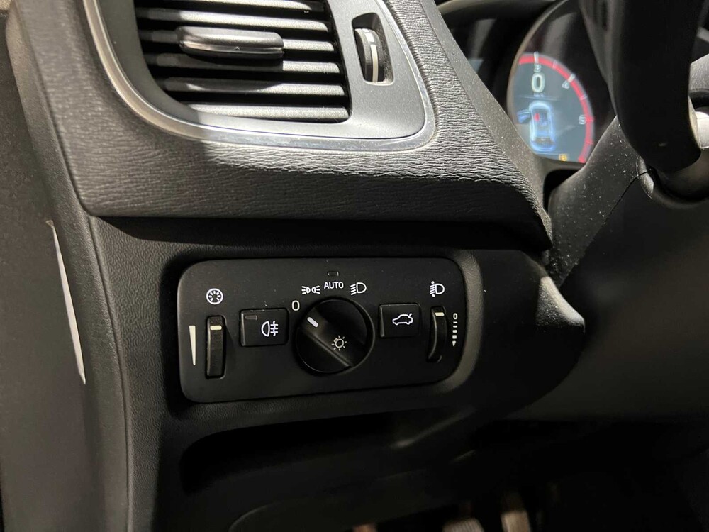 Volvo V40 2.0 D2 Momentum 120PS 2015, GH-539-N