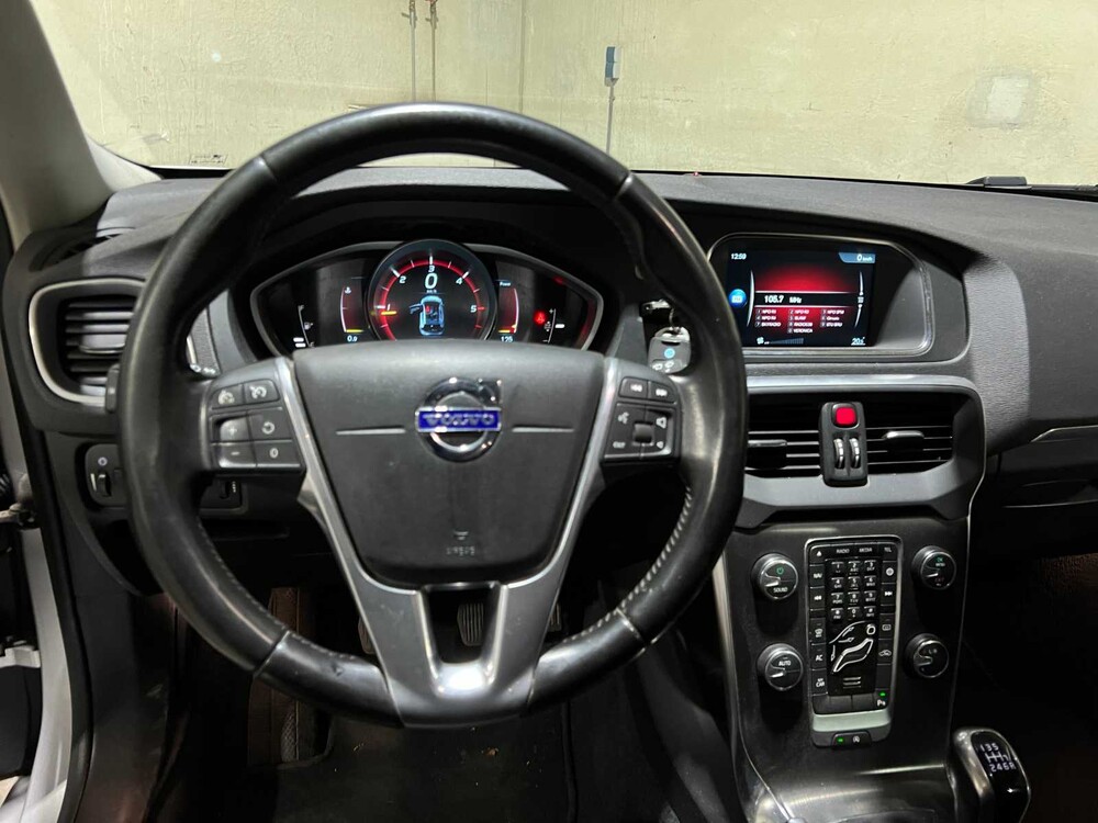 Volvo V40 2.0 D2 Momentum 120PS 2015, GH-539-N