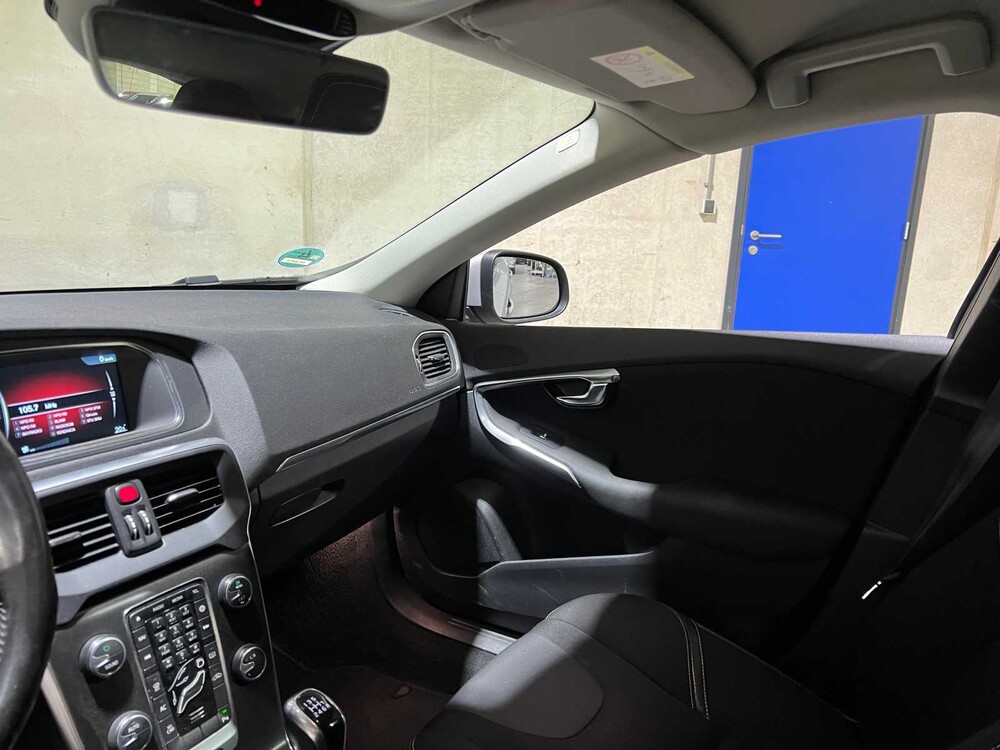 Volvo V40 2.0 D2 Momentum 120PS 2015, GH-539-N