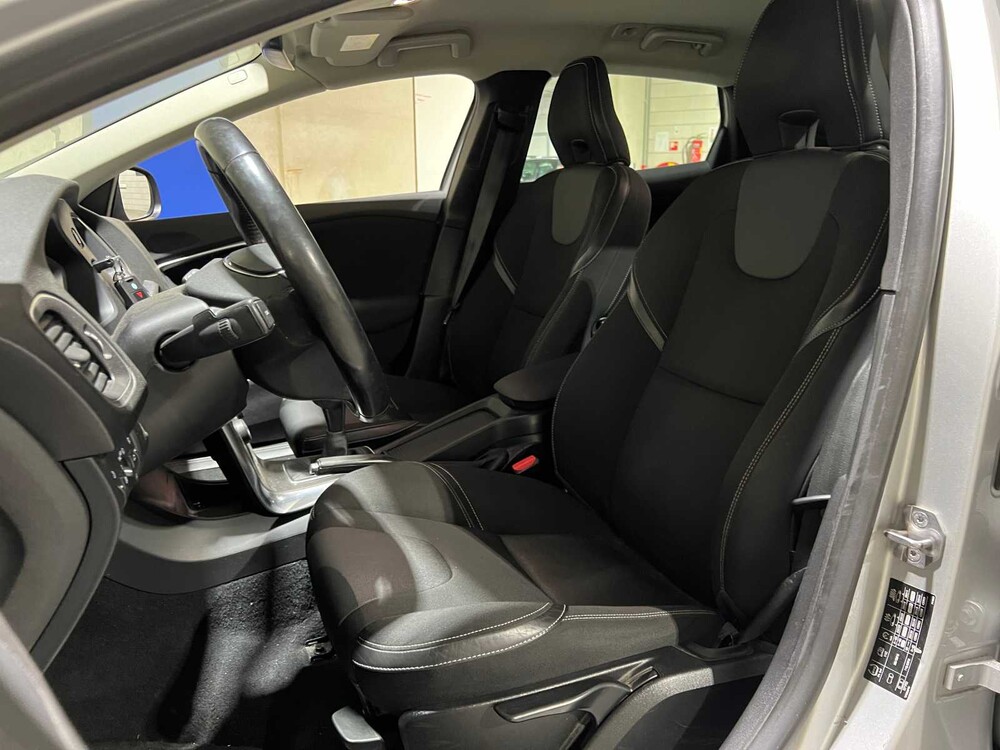 Volvo V40 2.0 D2 Momentum 120PS 2015, GH-539-N