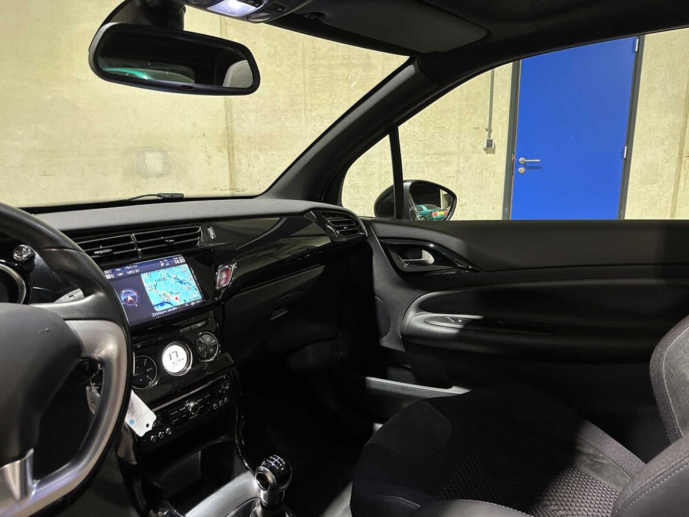 Citroen DS3 Cabrio 1.2 VTi So Chic 82hp 2014, 3-TTZ-70