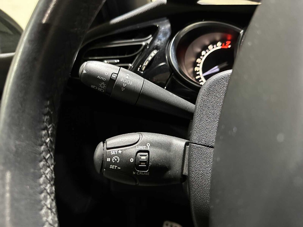 Citroen DS3 Cabrio 1.2 VTi So Chic 82hp 2014, 3-TTZ-70