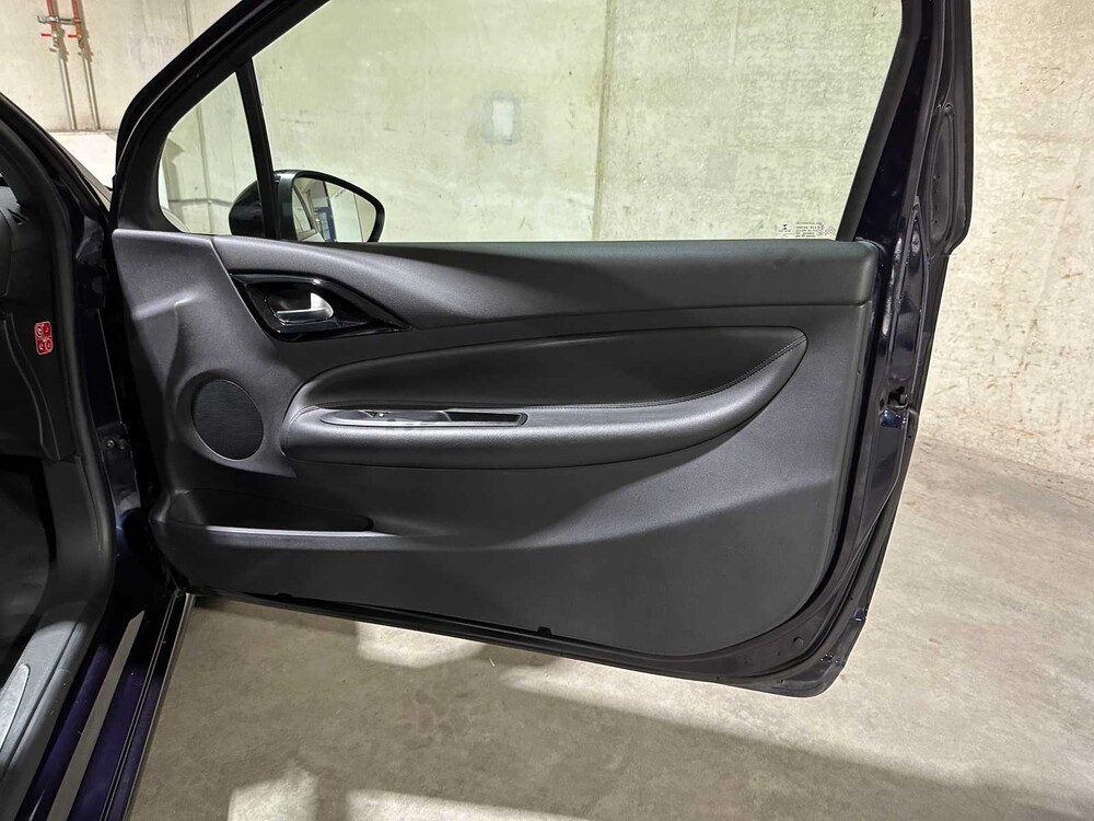 Citroen DS3 Cabrio 1.2 VTi So Chic 82hp 2014, 3-TTZ-70