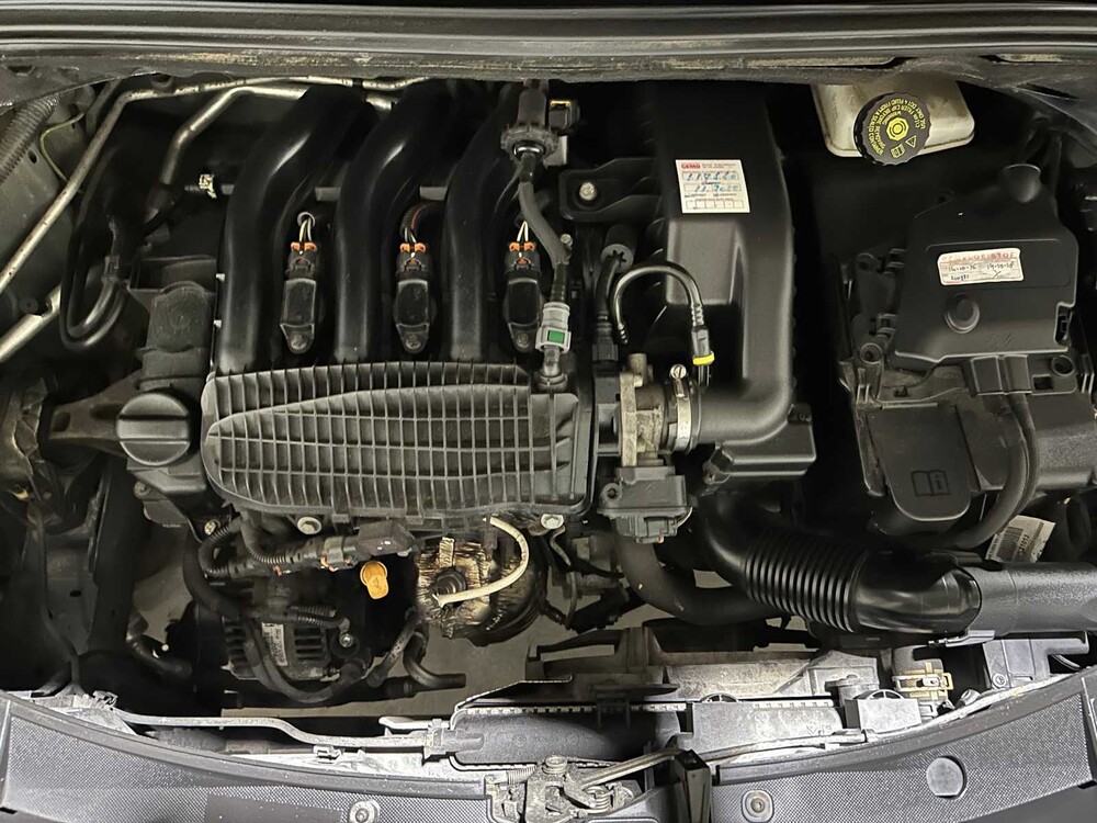 Citroen DS3 Cabrio 1.2 VTi So Chic 82hp 2014, 3-TTZ-70