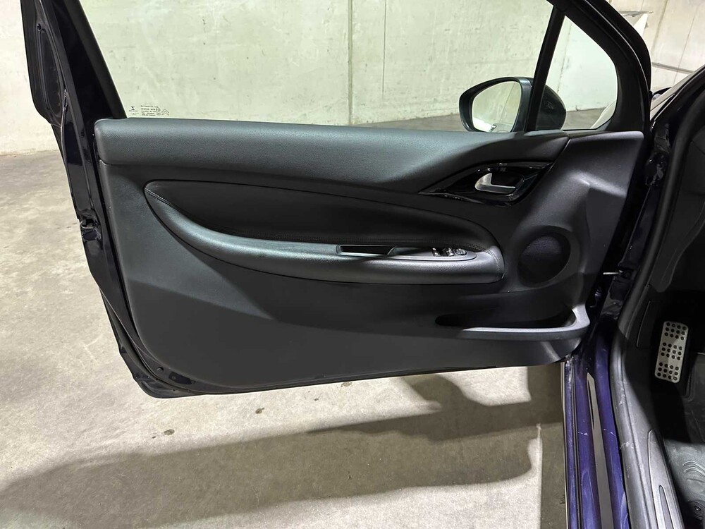 Citroen DS3 Cabrio 1.2 VTi So Chic 82hp 2014, 3-TTZ-70