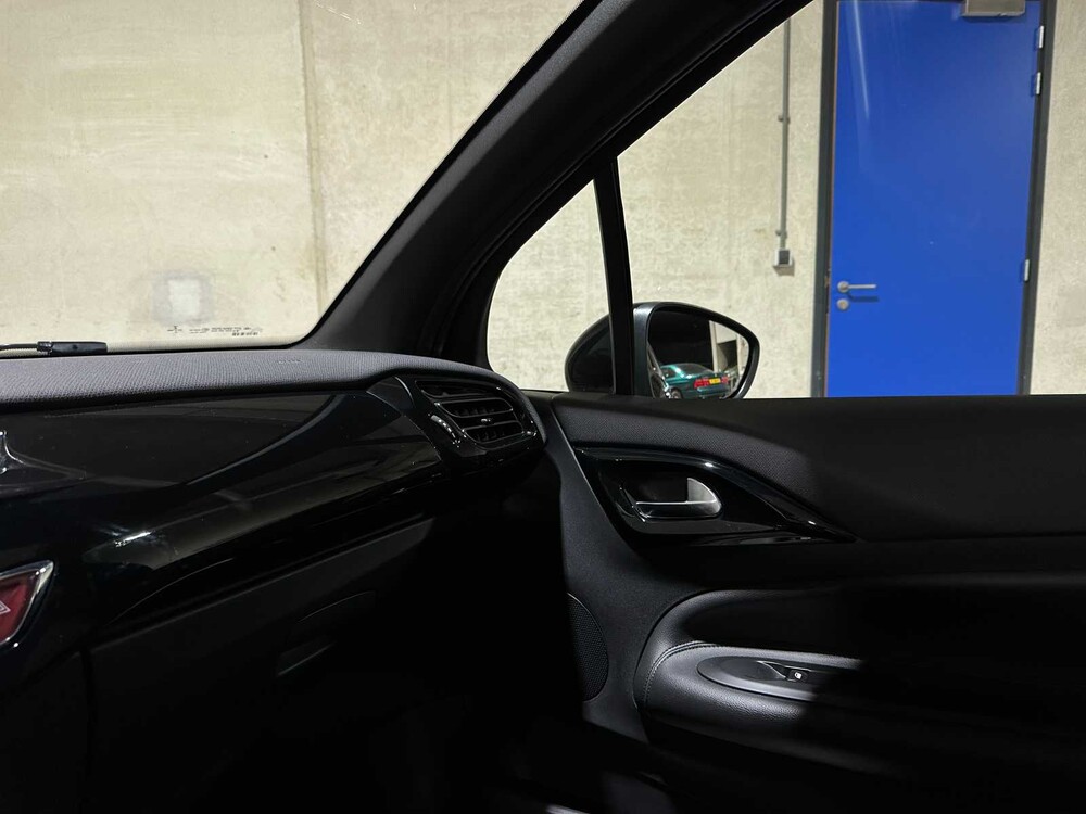 Citroen DS3 Cabrio 1.2 VTi So Chic 82hp 2014, 3-TTZ-70