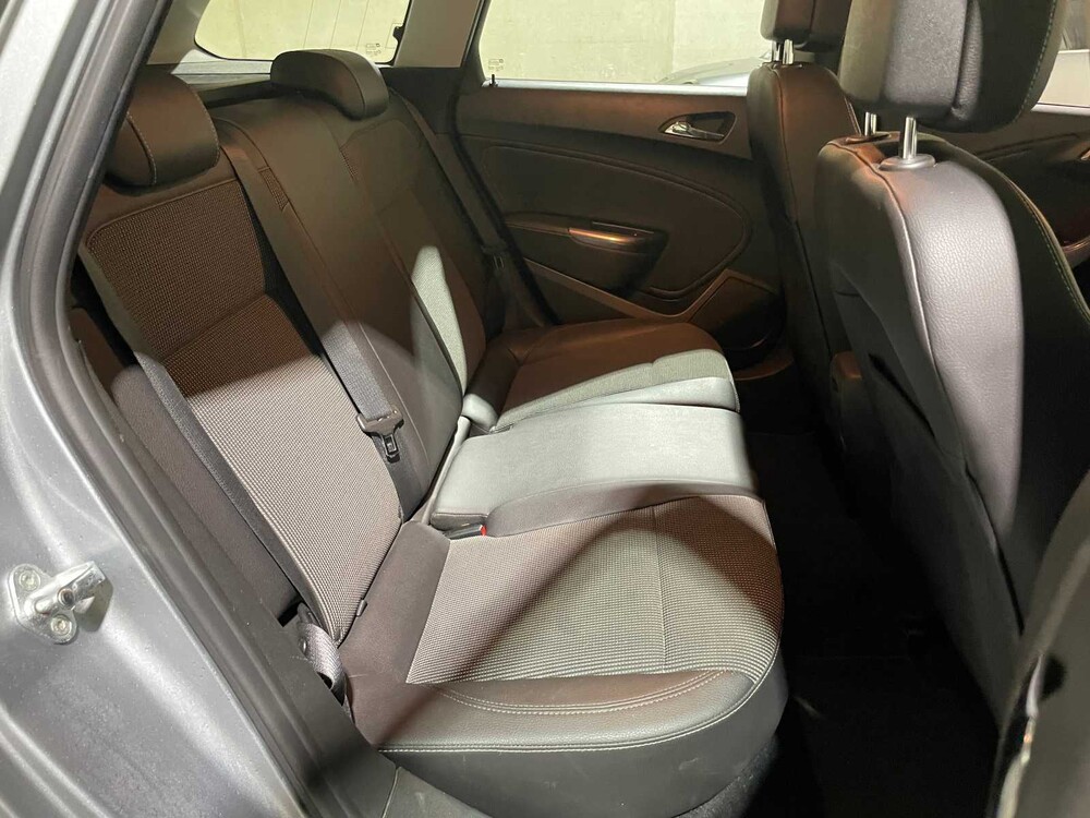 Opel Astra Sports Tourer 1.4 Turbo Cosmo 120pk 2011, 76-RPZ-3