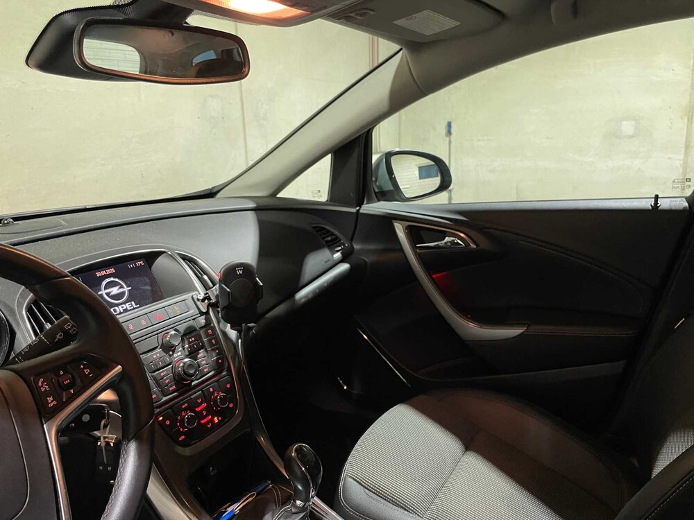 Opel Astra Sports Tourer 1.4 Turbo Cosmo 120pk 2011, 76-RPZ-3