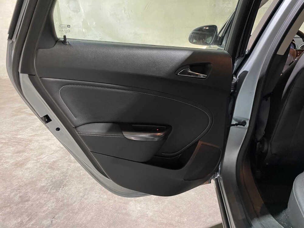 Opel Astra Sports Tourer 1.4 Turbo Cosmo 120pk 2011, 76-RPZ-3