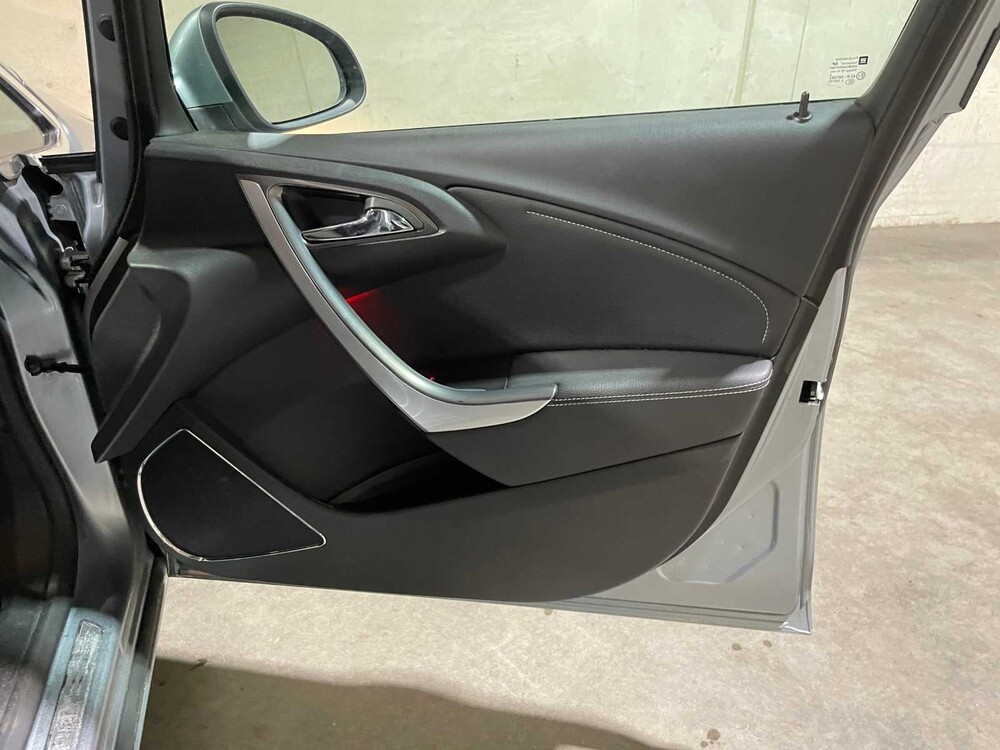 Opel Astra Sports Tourer 1.4 Turbo Cosmo 120pk 2011, 76-RPZ-3