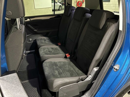 Volkswagen Touran 1.4 TSI Connected Series -Automaat- 150pk 2016, JS-249-R