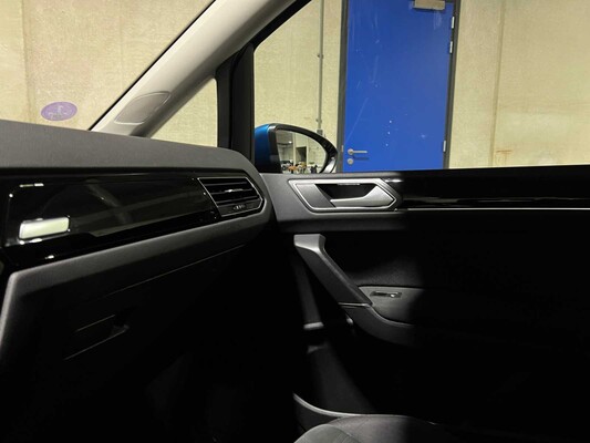 Volkswagen Touran 1.4 TSI Connected Series -Automaat- 150pk 2016, JS-249-R