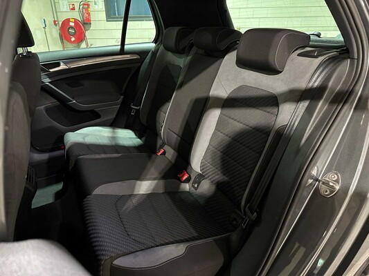 Volkswagen Golf 1.5 TSI Highline Business R 150pk 2019, ZD-532-L
