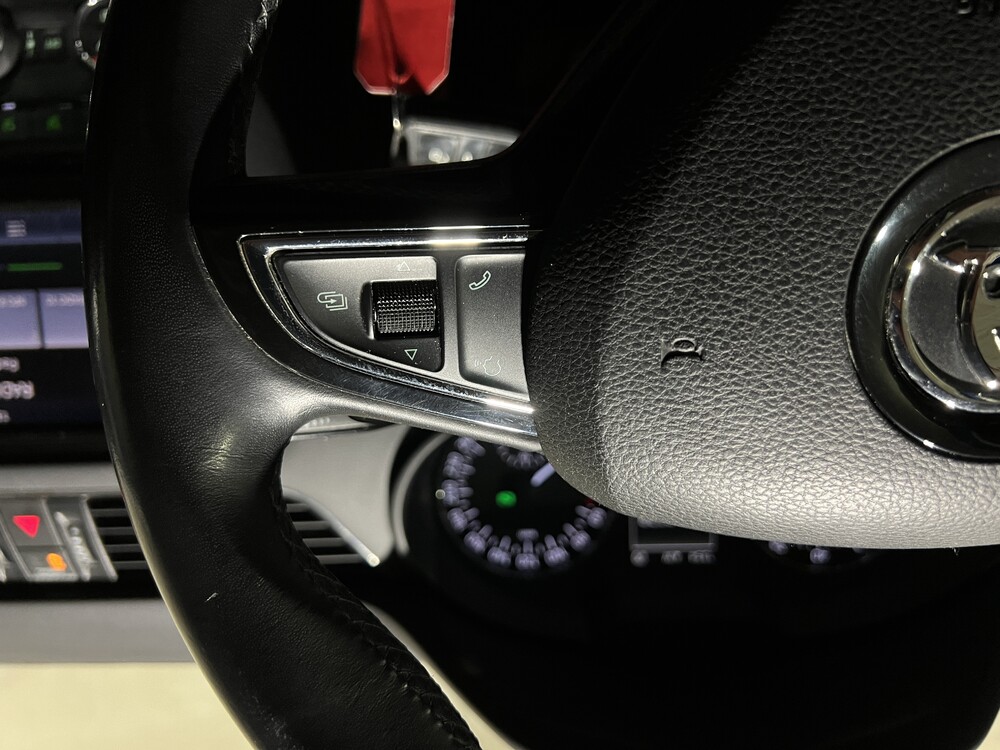 Skoda Octavia Combi 1.4 TSI -Automaat- Elegance Business line 140pk 2014, 8-TLG-86 