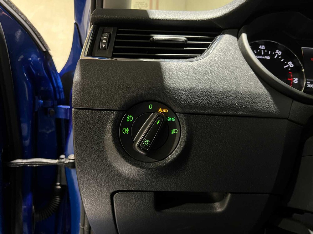 Skoda Octavia Combi 1.4 TSI -Automaat- Elegance Business line 140pk 2014, 8-TLG-86 