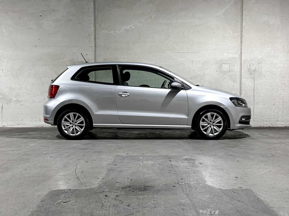 Volkswagen Polo 1.2 TSI Comfortline 90pk 2016, J-776-VR