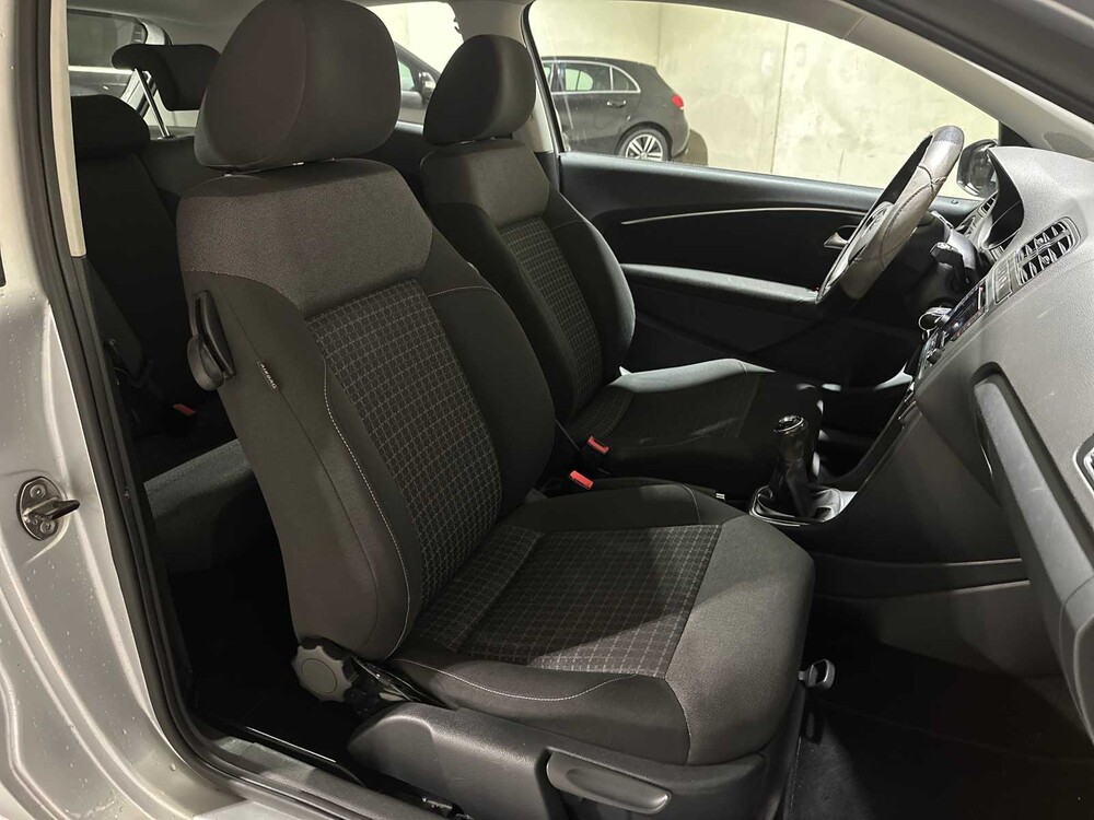 Volkswagen Polo 1.2 TSI Comfortline 90pk 2016, J-776-VR