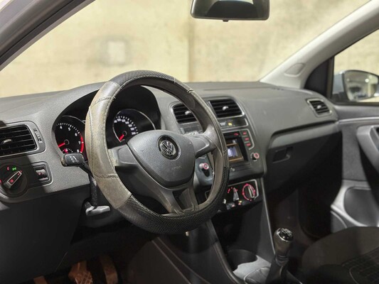 Volkswagen Polo 1.2 TSI Comfortline 90pk 2016, J-776-VR