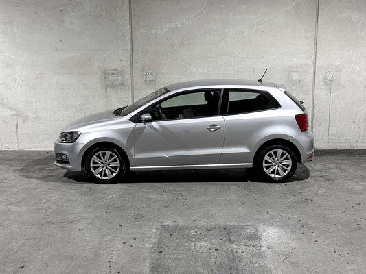 Volkswagen Polo 1.2 TSI Comfortline 90pk 2016, J-776-VR