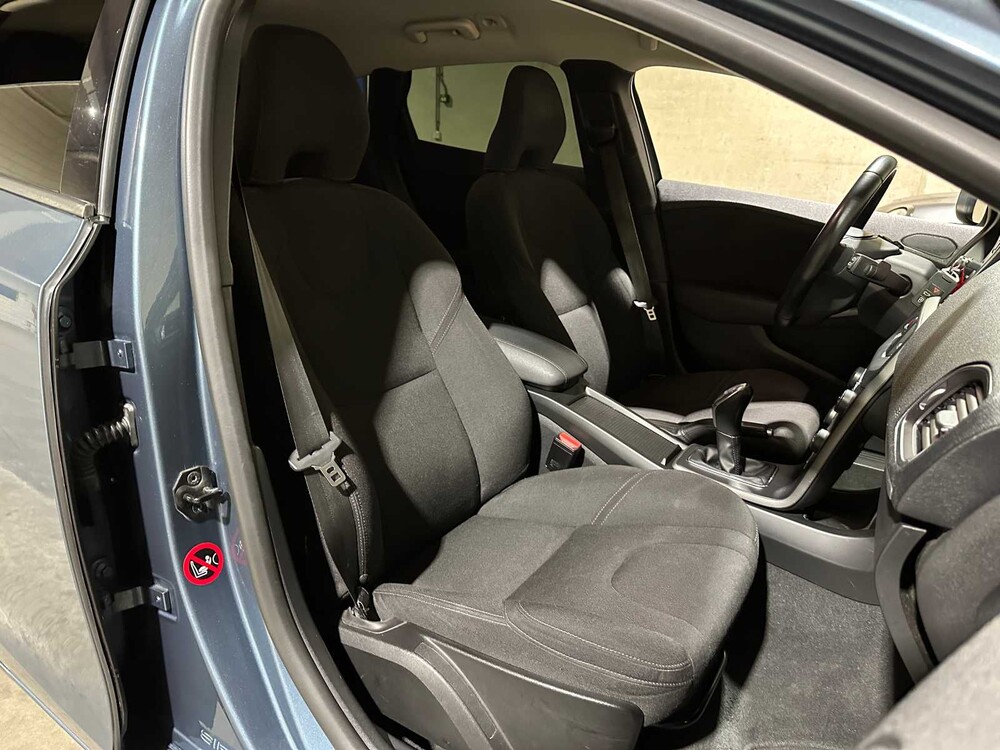 Volvo V40 1.6 T3 Kinetic 150pk 2012, 53-XVV-5