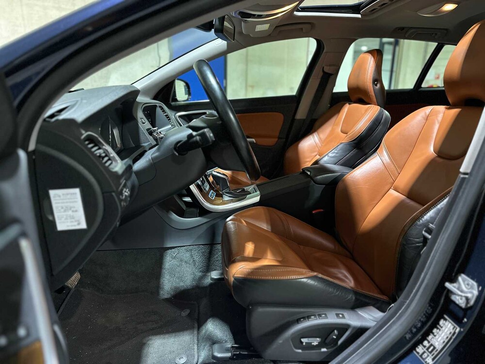 Volvo V60 2.4 D6 AWD Plug-In Hybrid Summum 286pk 2014, 4-TJX-19