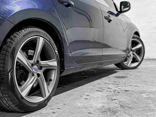 Volvo V60 2.4 D6 AWD Plug-In Hybrid Summum 286PS 2014, 4-TJX-19