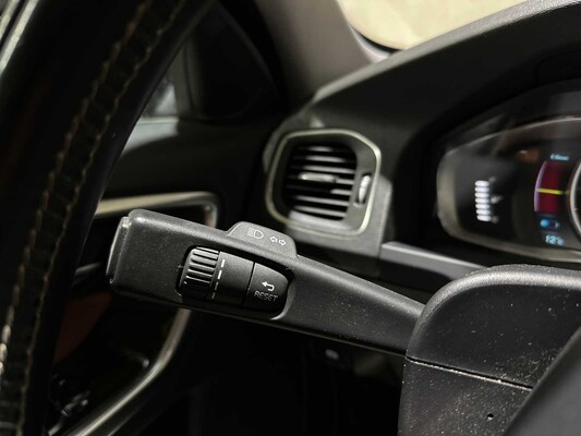 Volvo V60 2.4 D6 AWD Plug-In Hybrid Summum 286PS 2014, 4-TJX-19