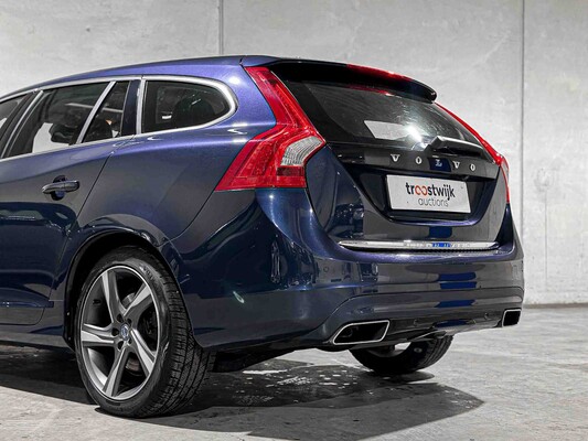 Volvo V60 2.4 D6 AWD Plug-In Hybrid Summum 286PS 2014, 4-TJX-19