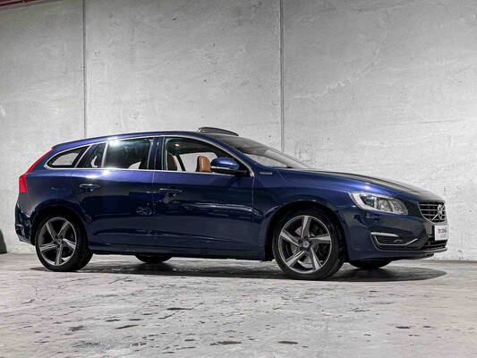 Volvo V60 2.4 D6 AWD Plug-In Hybrid Summum 286PS 2014, 4-TJX-19