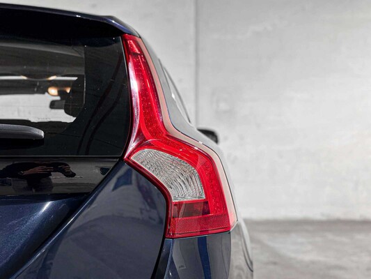 Volvo V60 2.4 D6 AWD Plug-In Hybrid Summum 286PS 2014, 4-TJX-19