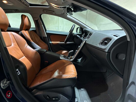 Volvo V60 2.4 D6 AWD Plug-In Hybrid Summum 286PS 2014, 4-TJX-19