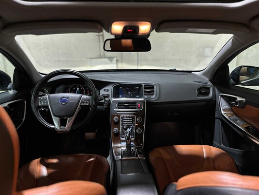 Volvo V60 2.4 D6 AWD Plug-In Hybrid Summum 286PS 2014, 4-TJX-19