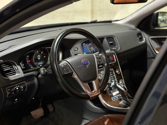 Volvo V60 2.4 D6 AWD Plug-In Hybrid Summum 286PS 2014, 4-TJX-19