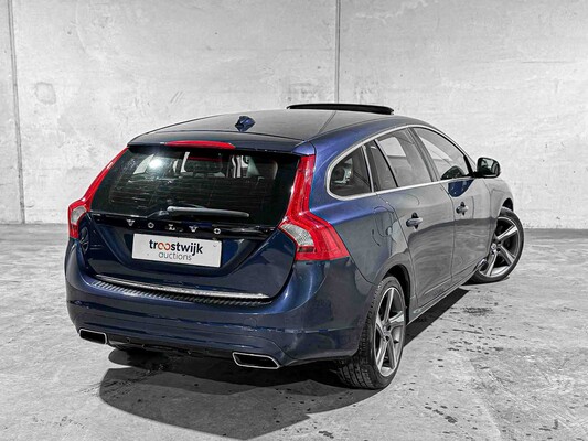 Volvo V60 2.4 D6 AWD Plug-In Hybrid Summum 286PS 2014, 4-TJX-19