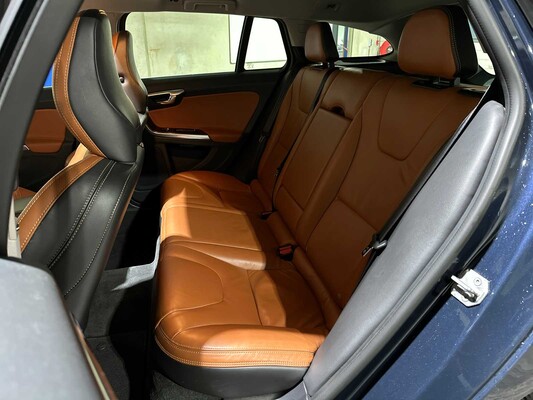 Volvo V60 2.4 D6 AWD Plug-In Hybrid Summum 286PS 2014, 4-TJX-19