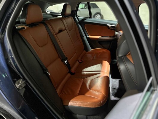 Volvo V60 2.4 D6 AWD Plug-In Hybrid Summum 286PS 2014, 4-TJX-19